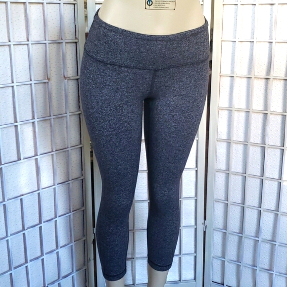 Lululemon black/gray woman leggings pants crop - Picture 4 of 5